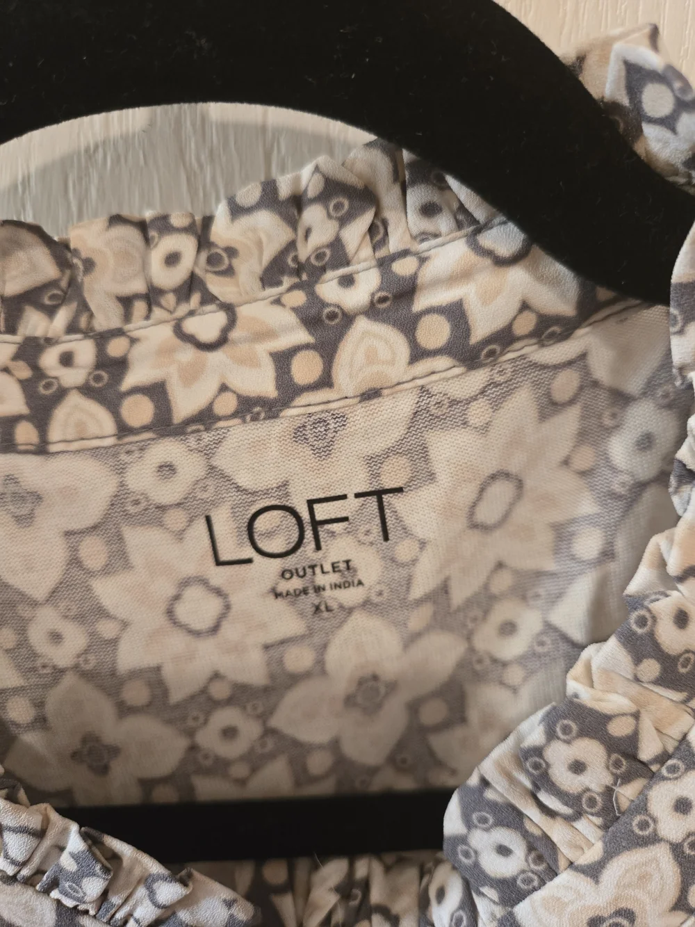 LOFT White and Gray Floral Print Puff Sleeve Top